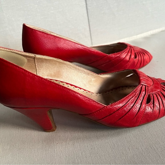Red vintage Leather heels Miz Mooze size 37 - Picture 1 of 6